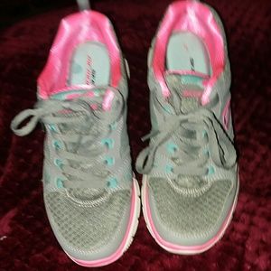 BRAND NEW!!  SKECHERS SPORT FORM FIT